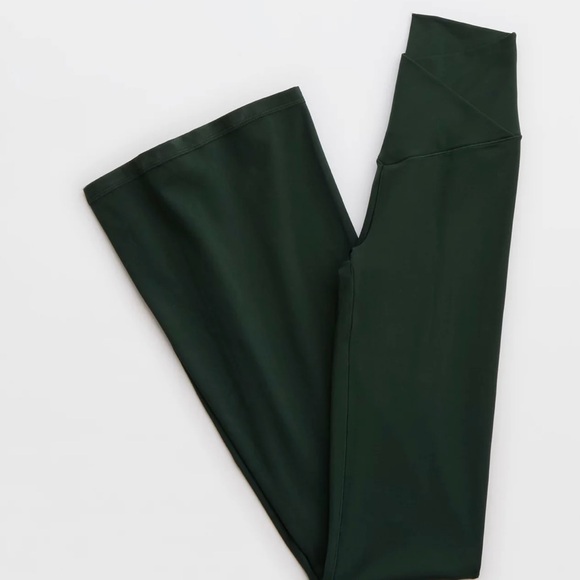 Aerie AE High-Waisted Flare Crossover V waist leggings Pants - Forest Green - Picture 4 of 12